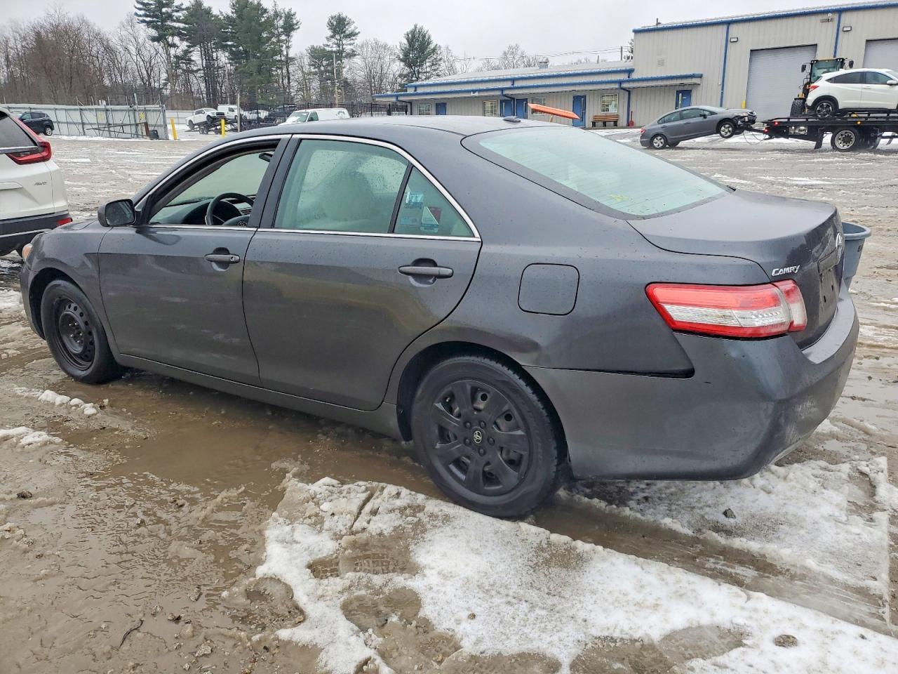 2011 Toyota Camry Base - Фото 2