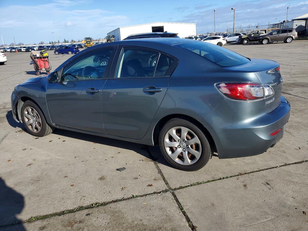 2013 Mazda 3 I - Фото 2