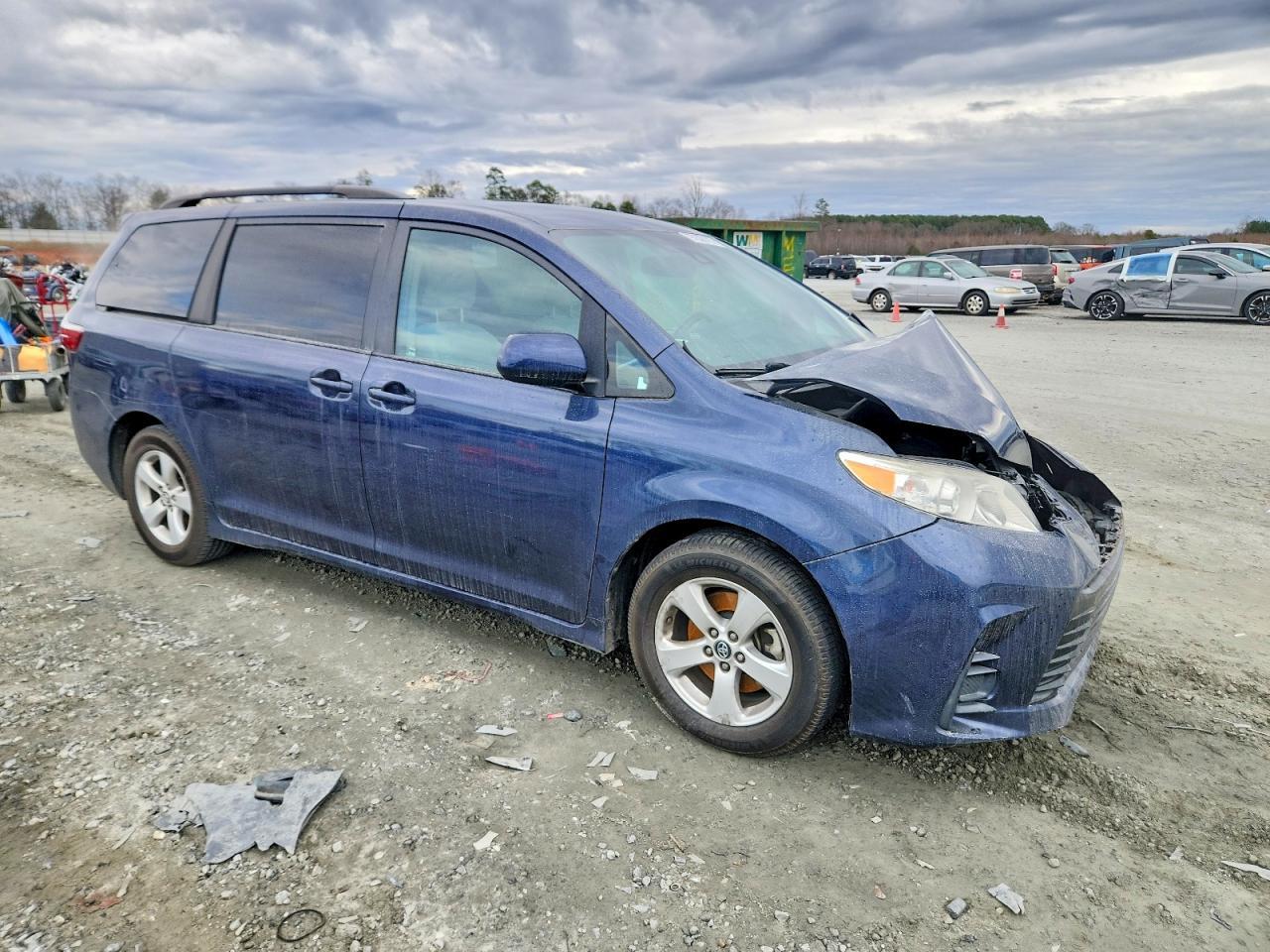 2018 Toyota Sienna Le - Image 4