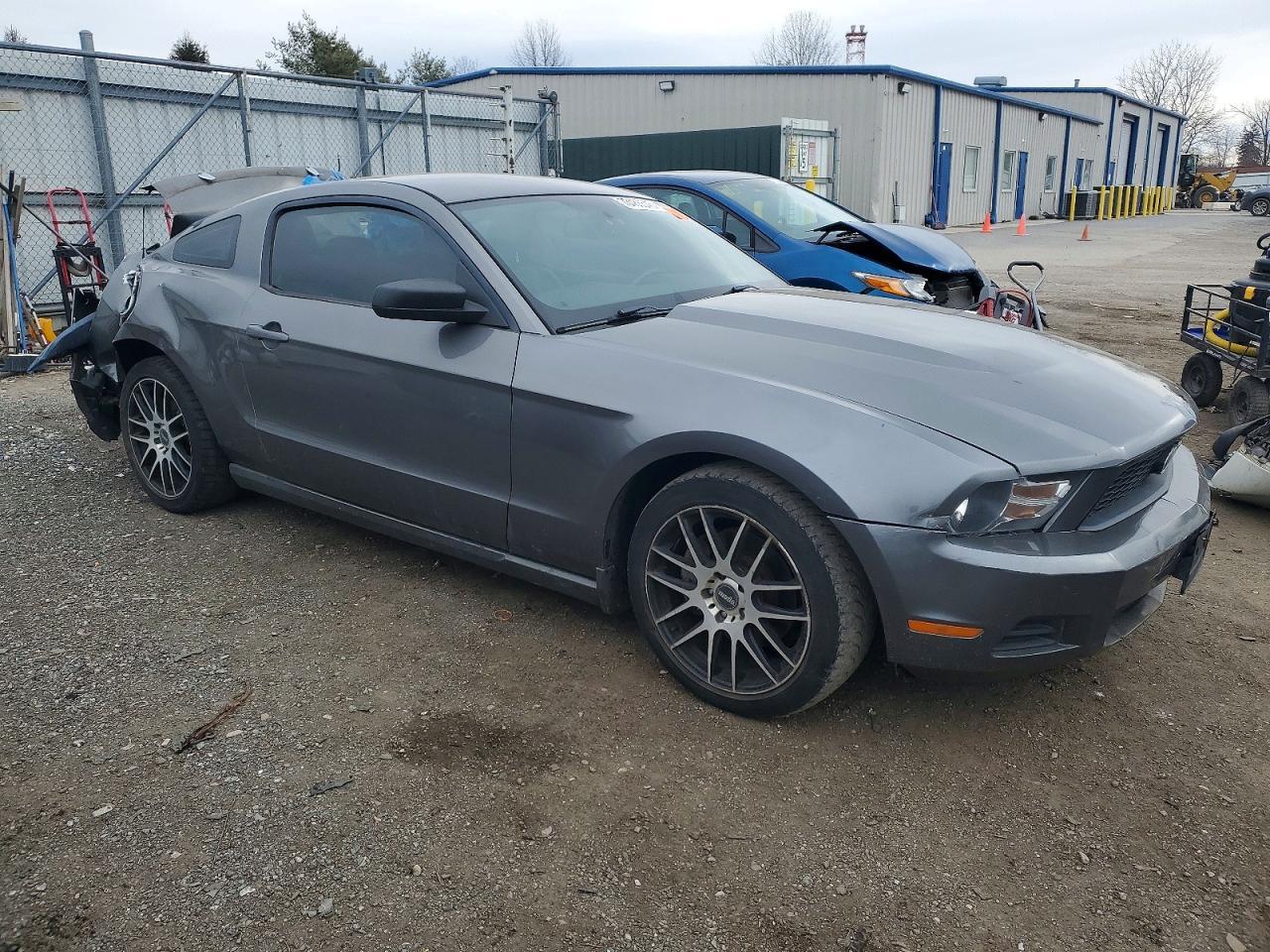 2011 Ford Mustang - Фото 4
