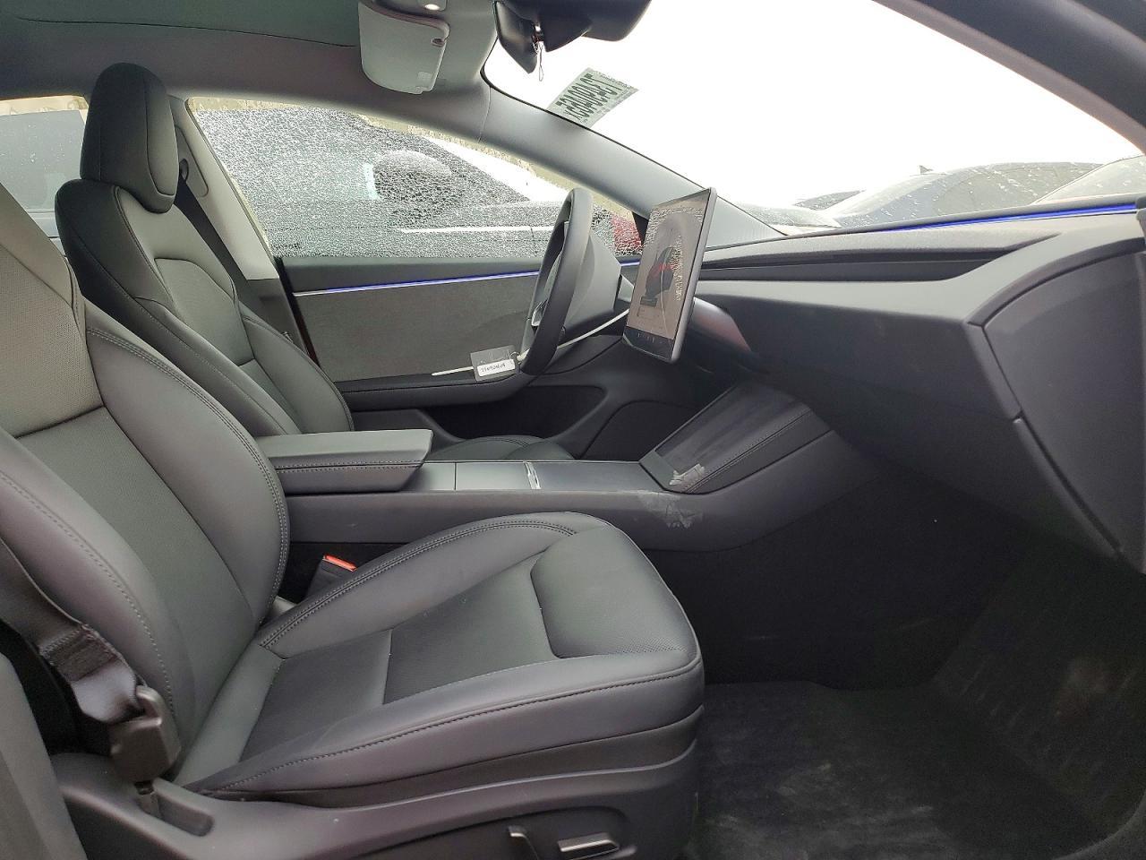 2025 Tesla Model 3 - Фото 7