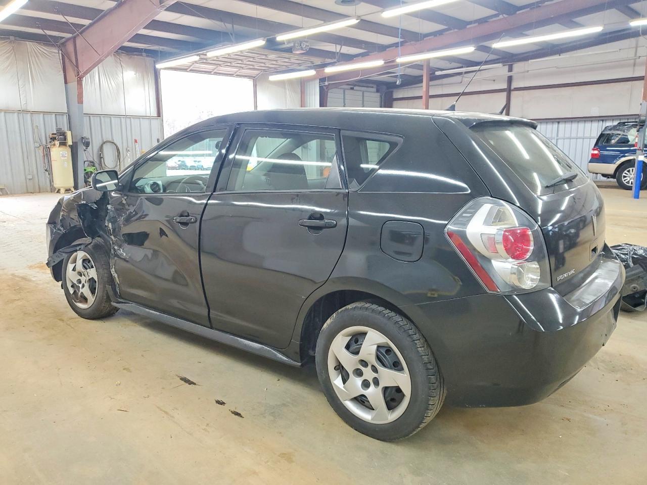 2009 Pontiac Vibe - Image 2