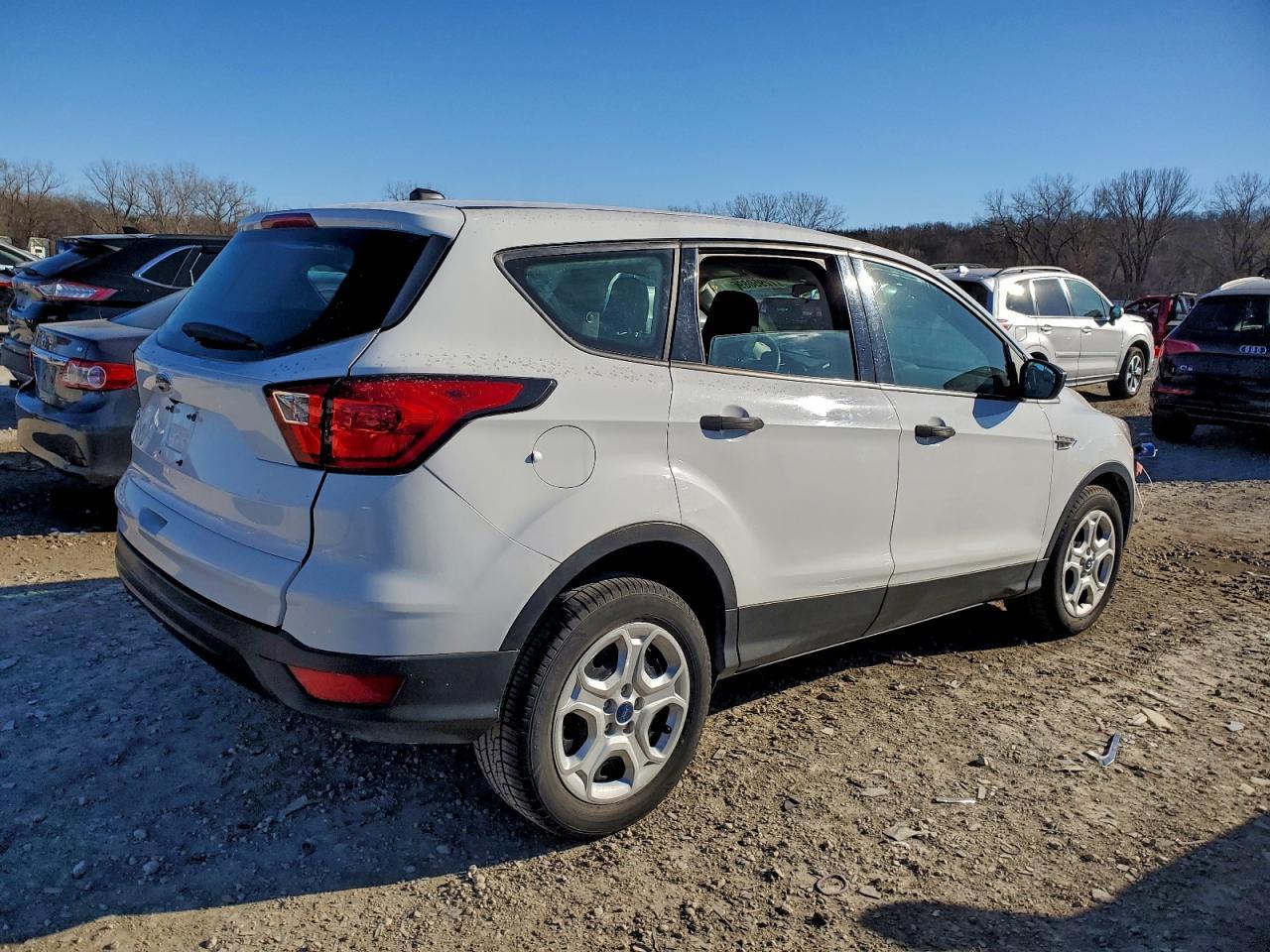 2019 Ford Escape S - Фото 3
