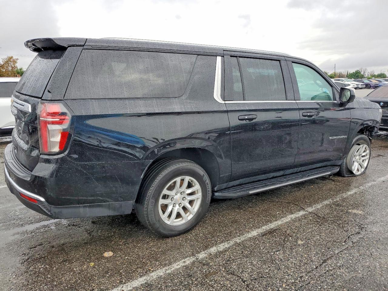 2023 Chevrolet Suburban C1500 Ls - Image 3