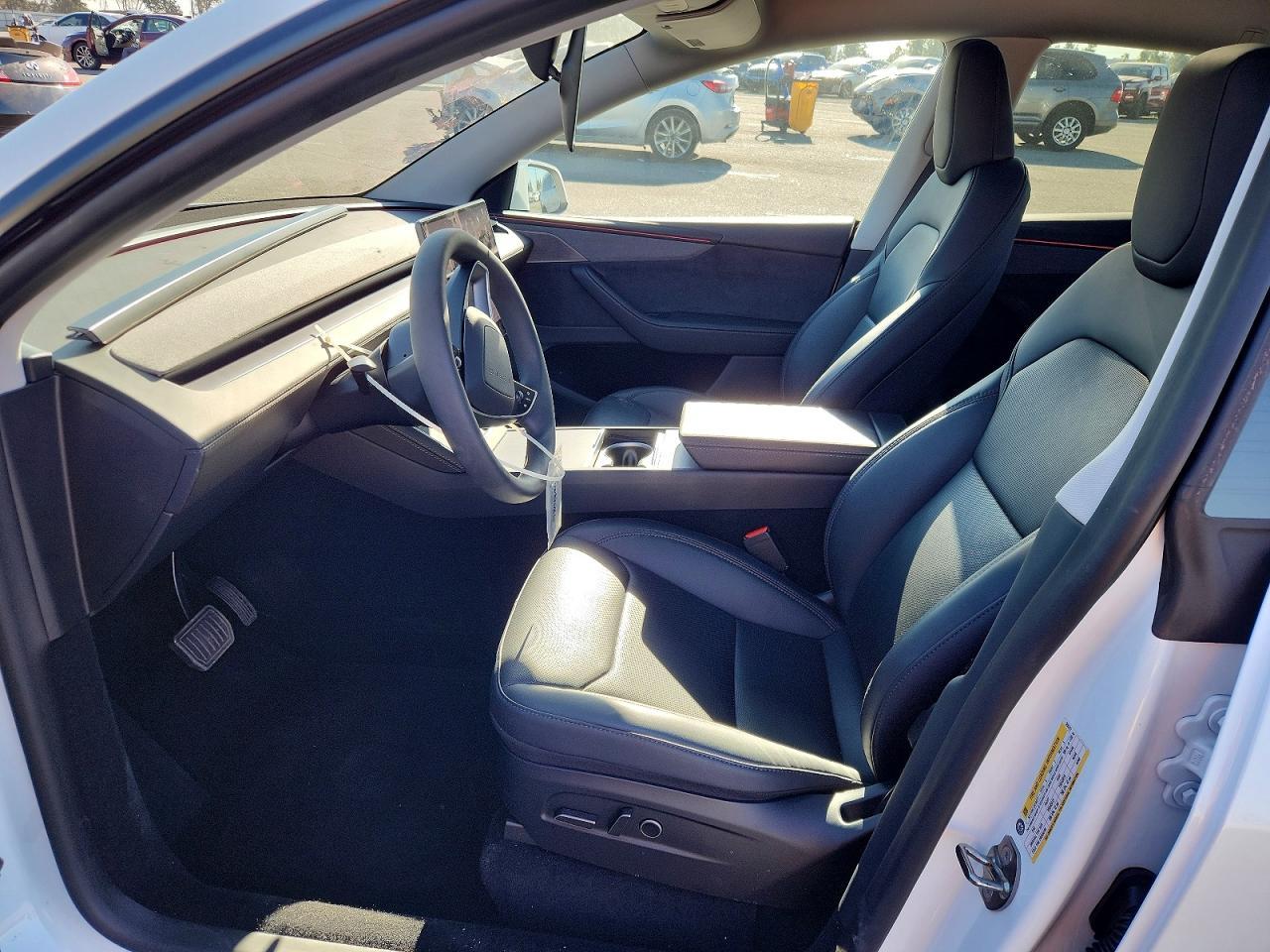 2026 Tesla Model Y - Фото 7