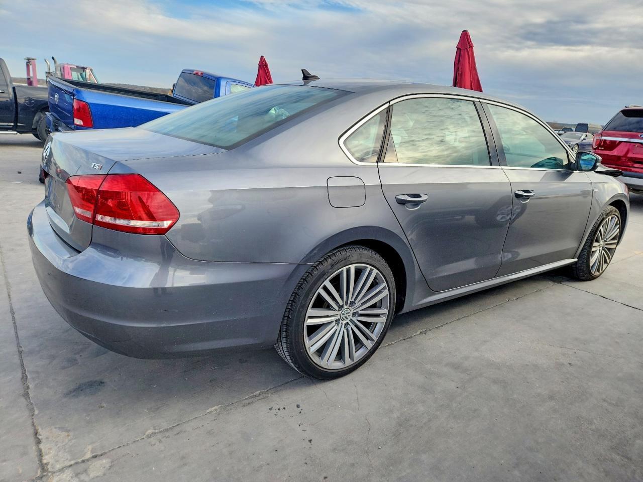 2015 Volkswagen Passat - Image 3