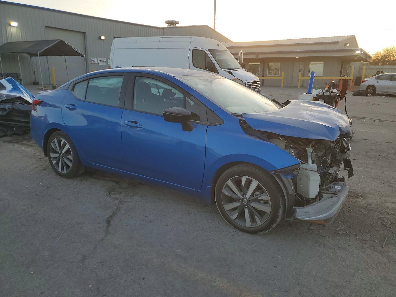 2021 Nissan Versa Sr - Фото 4