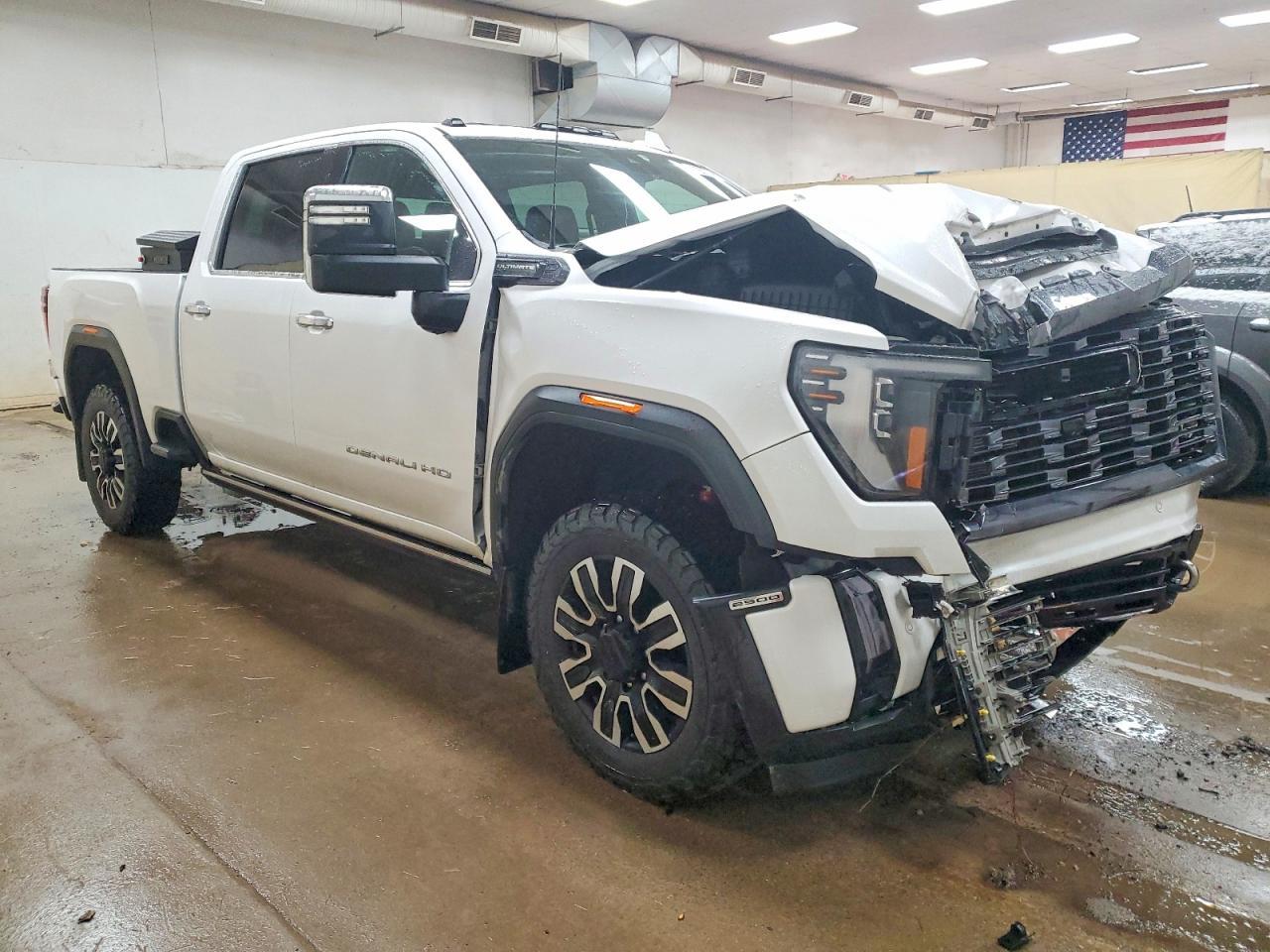 2024 GMC Sierra K2500 Denali Ultimate - Image 4