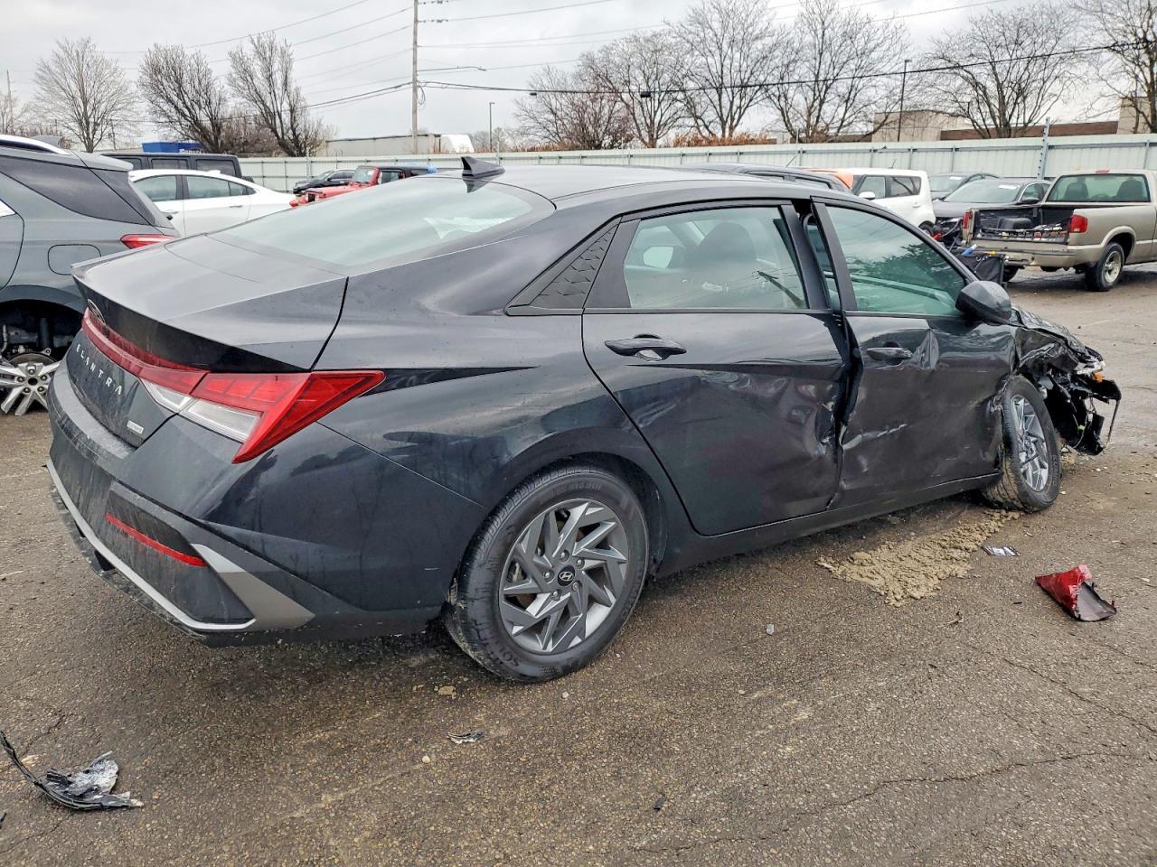 2024 Hyundai Elantra Blue - Фото 3