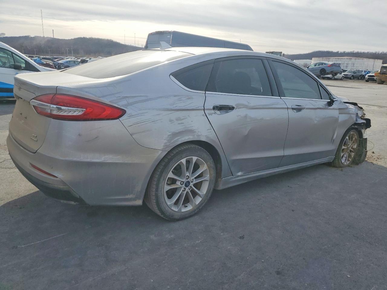 2020 Ford Fusion Se - Фото 3