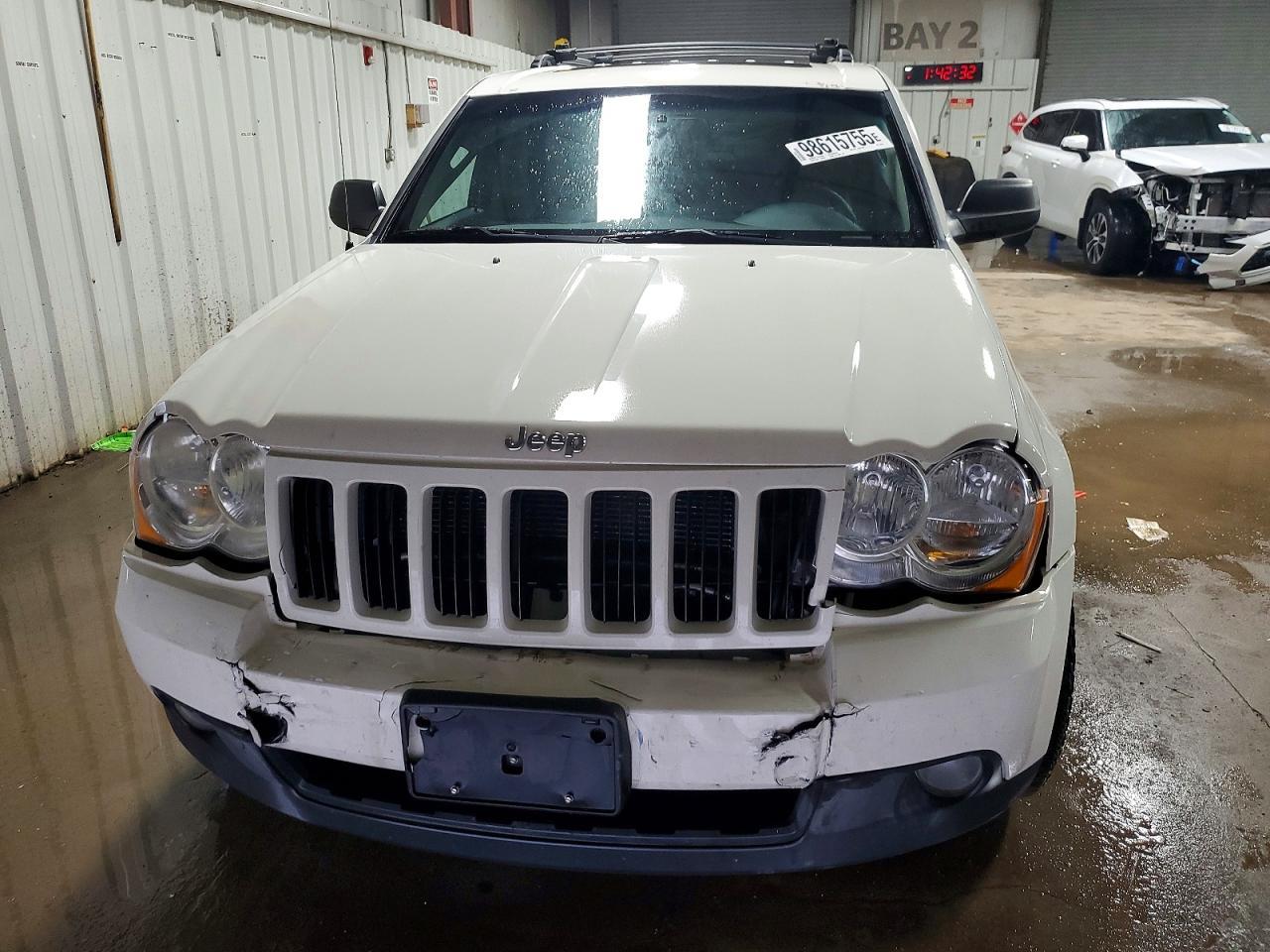 2010 Jeep Grand Cherokee Laredo - Image 5