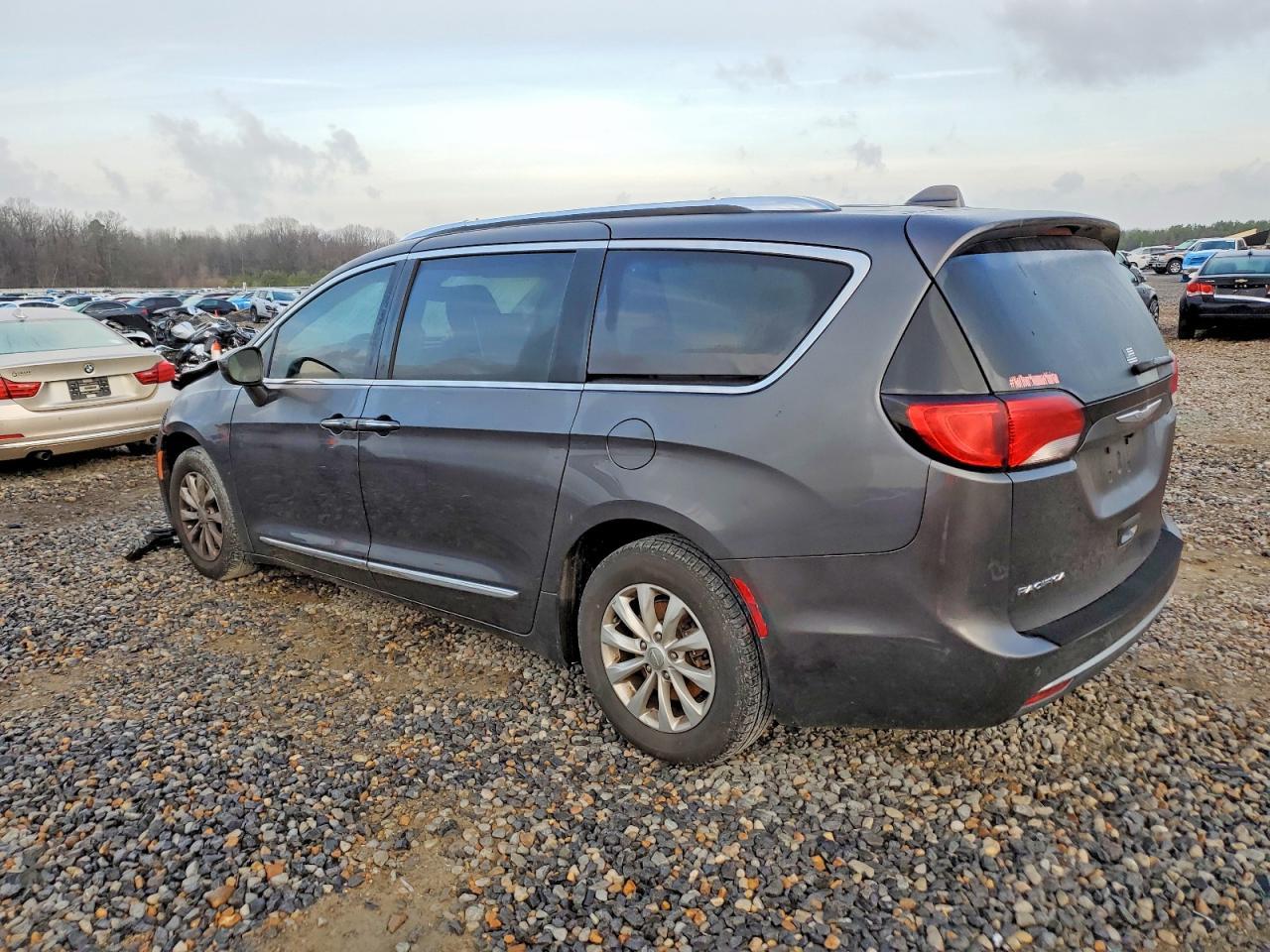 2018 Chrysler Pacifica Touring L - Фото 2