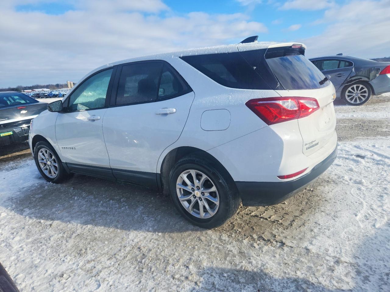 2020 Chevrolet Equinox Ls - Фото 2