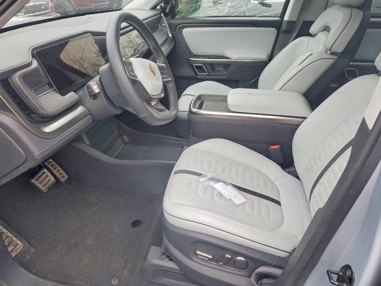 2023 Rivian R1S Adventure - Image 7