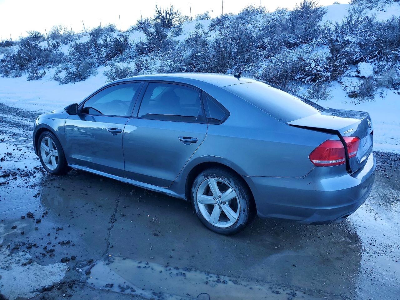 2012 Volkswagen Passat S - Фото 2