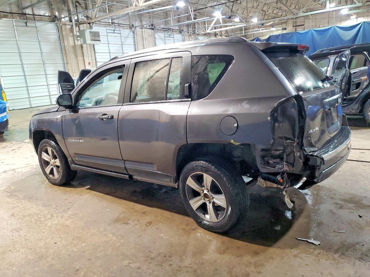 2016 Jeep Compass Latitude - Фото 2