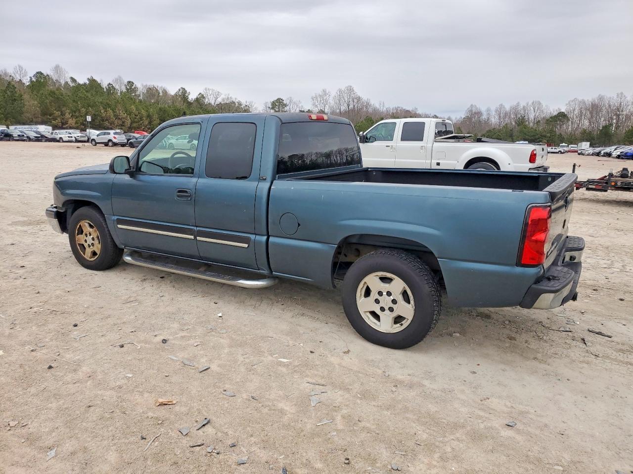2007 Chevrolet Silverado C1500 Classic - Image 2
