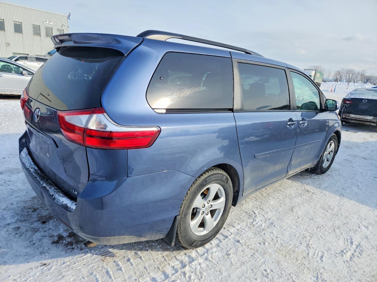 2015 Toyota Sienna Le - Фото 3