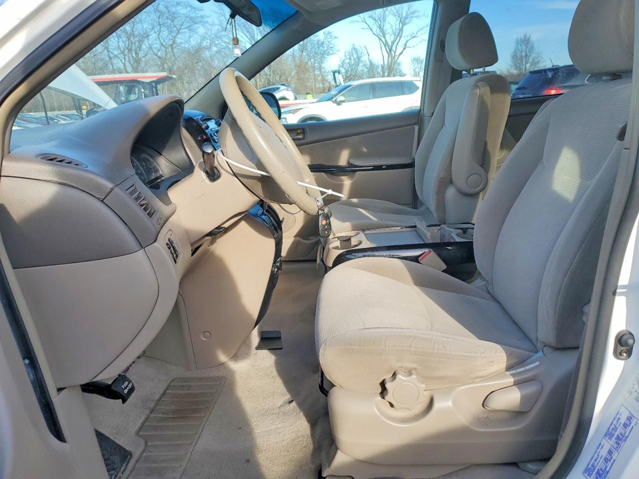 2004 Toyota Sienna Xle - Image 7