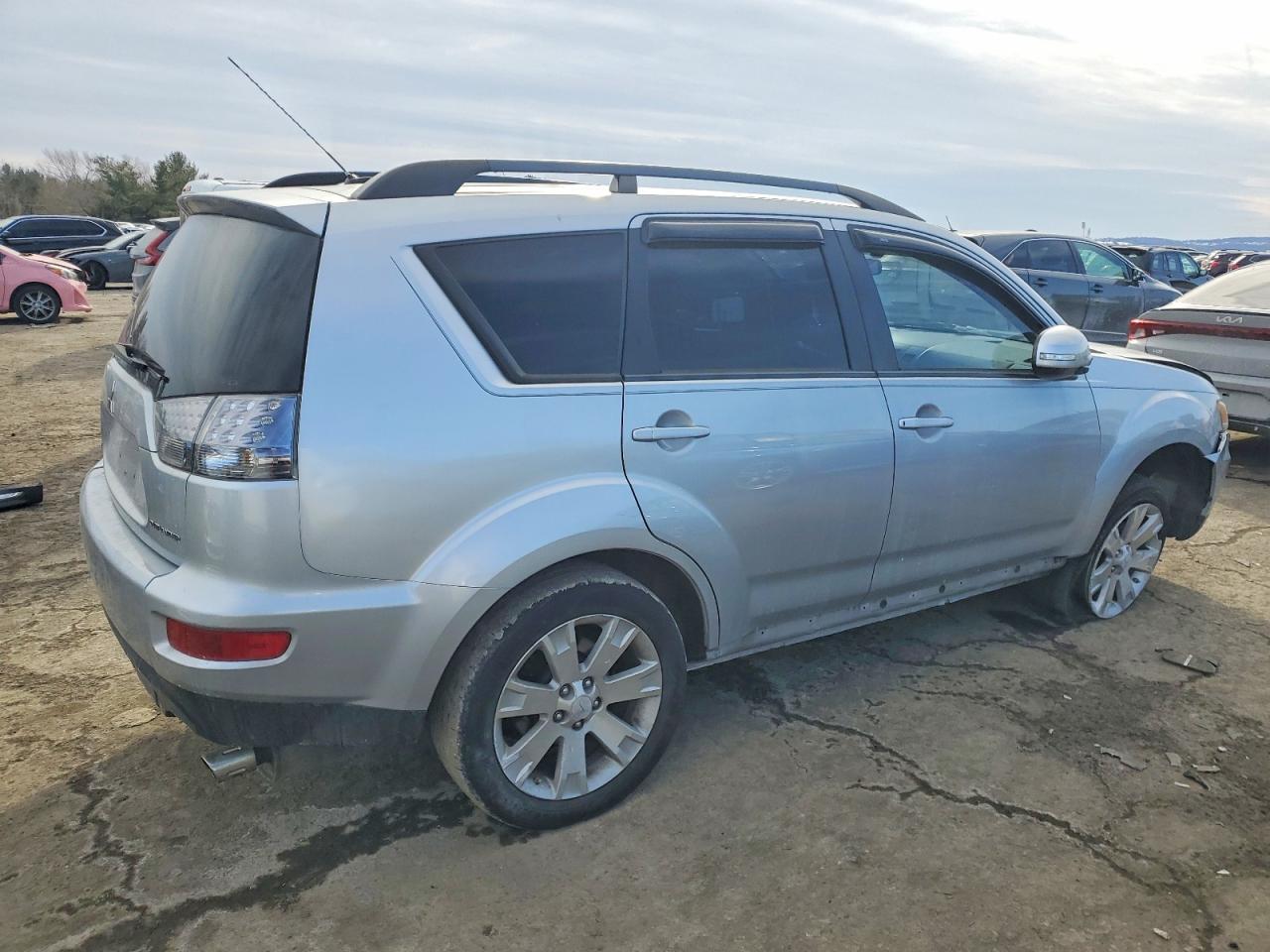 2011 Mitsubishi Outlander Se - Image 3