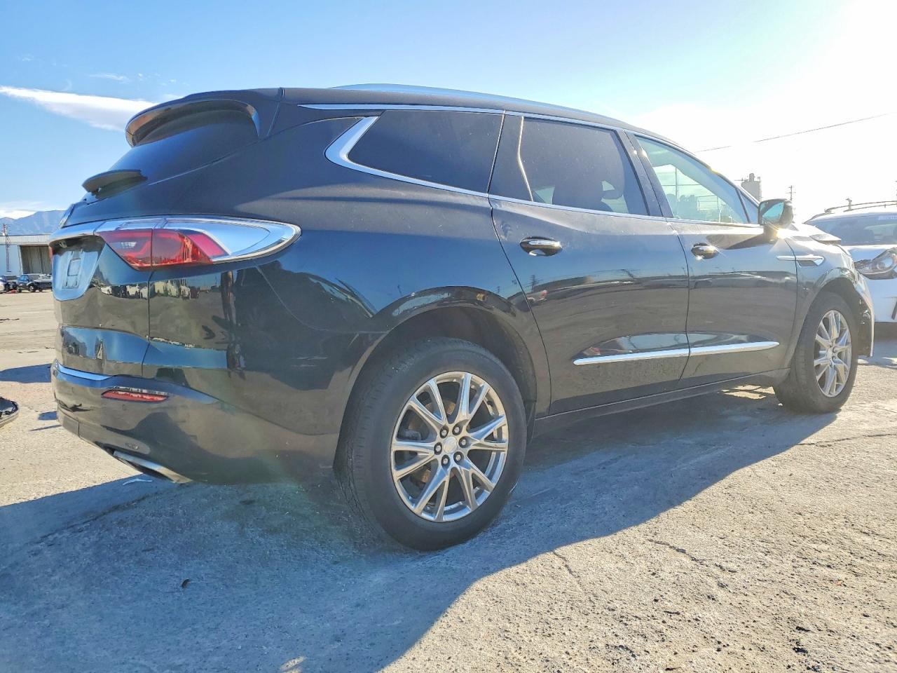 2022 Buick Enclave Premium - Image 3