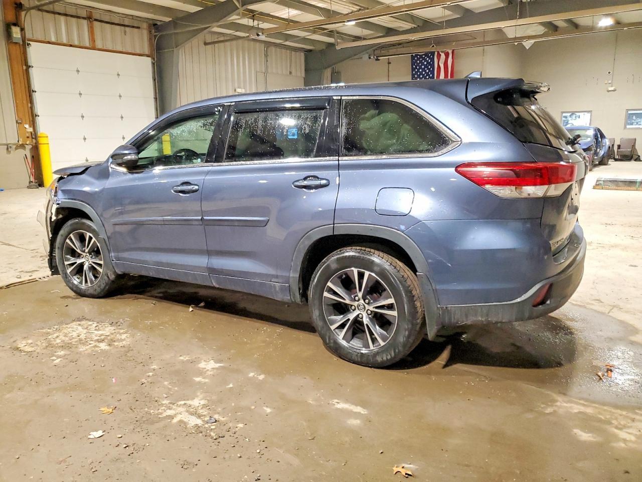 2018 Toyota Highlander Le - Фото 2