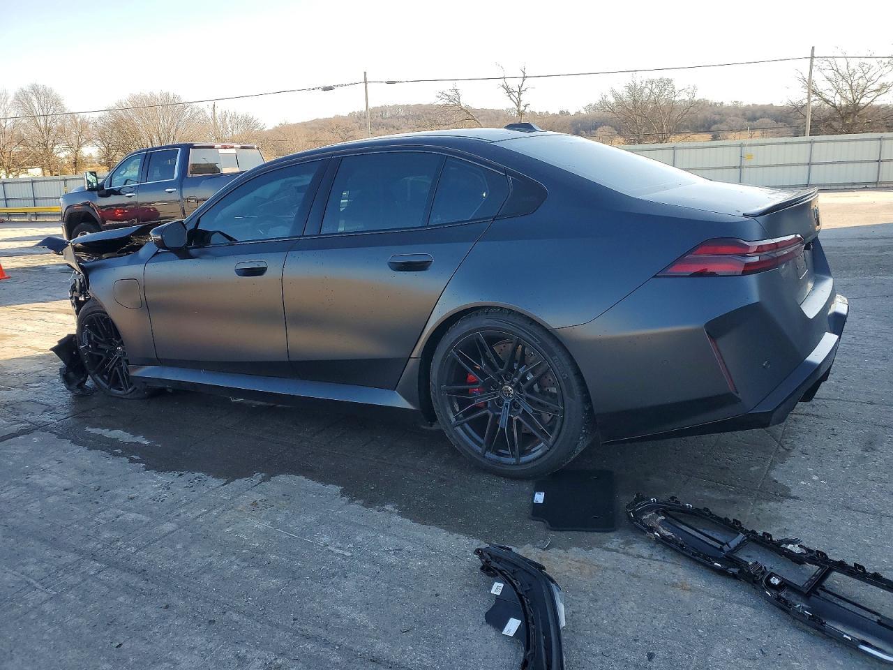 2026 BMW M5 - Фото 2