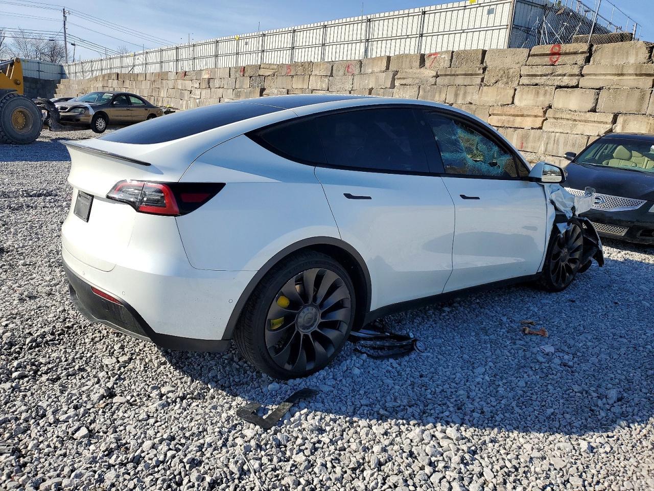 2022 Tesla Model Y - Фото 3