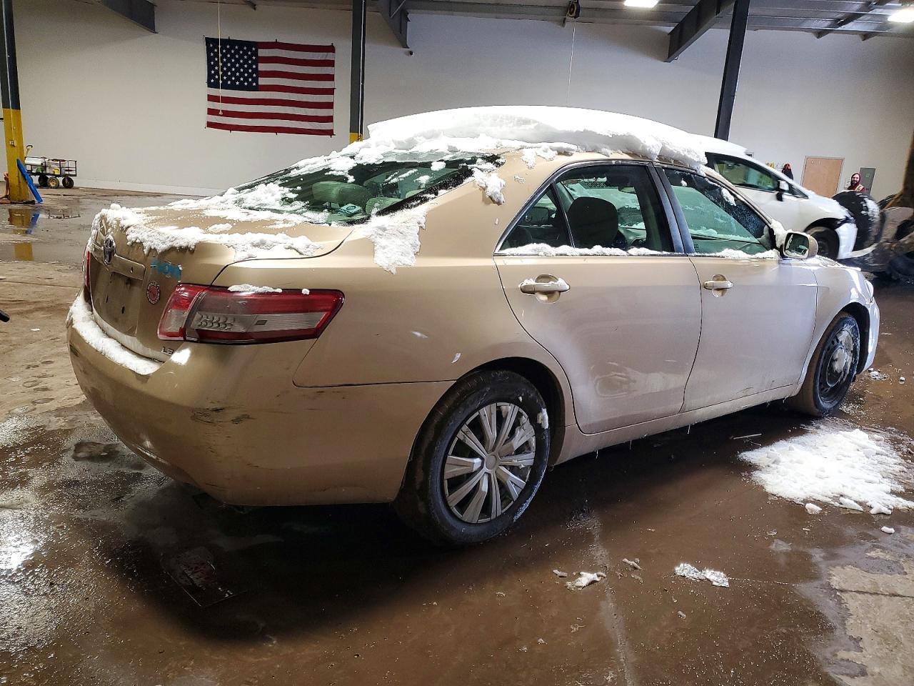 2010 Toyota Camry Base - Фото 3