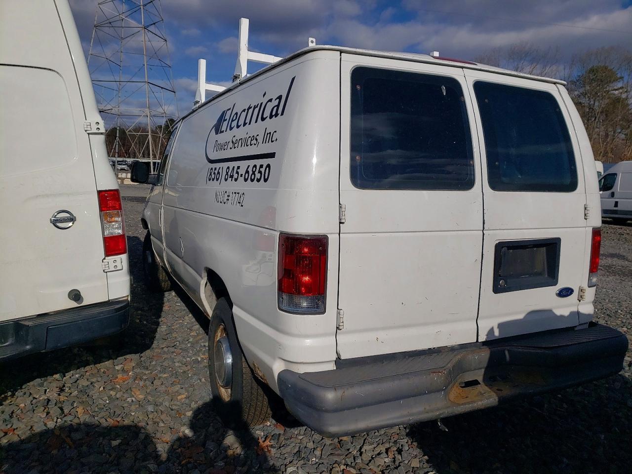 2004 Ford E250 Utility / Service Van - Фото 2