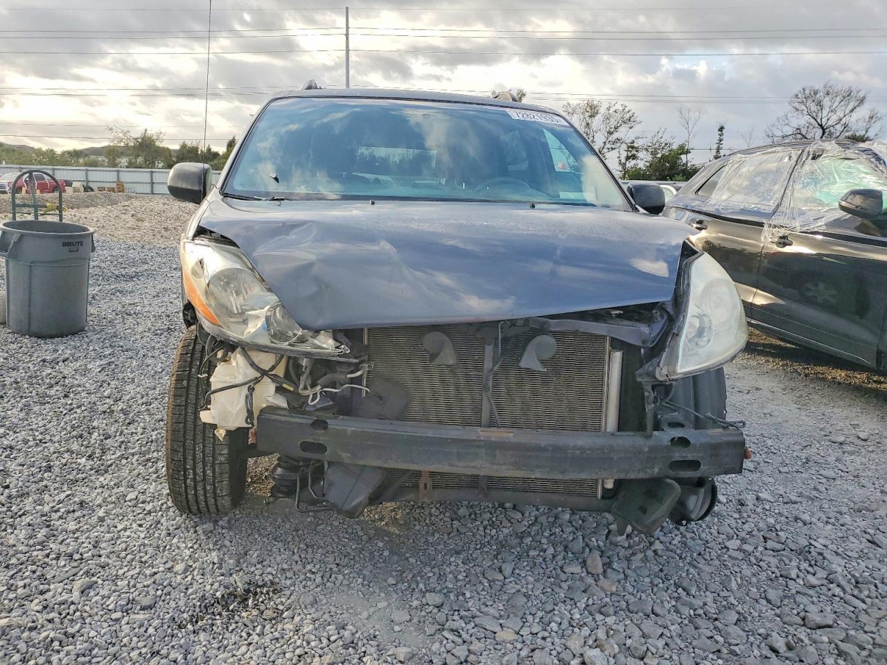 2010 Toyota Sienna Ce - Фото 5