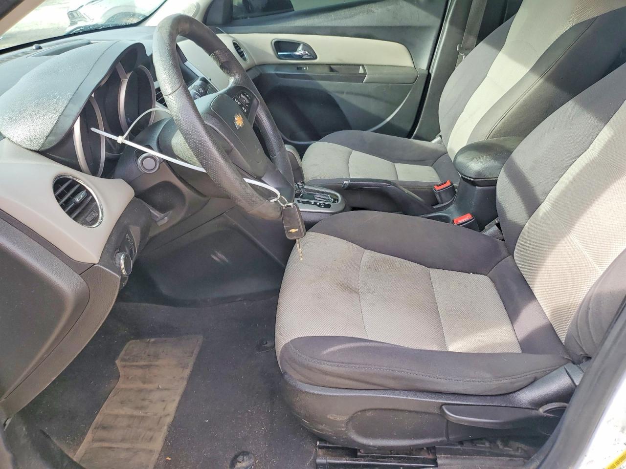 2014 Chevrolet Cruze Ls - Image 7