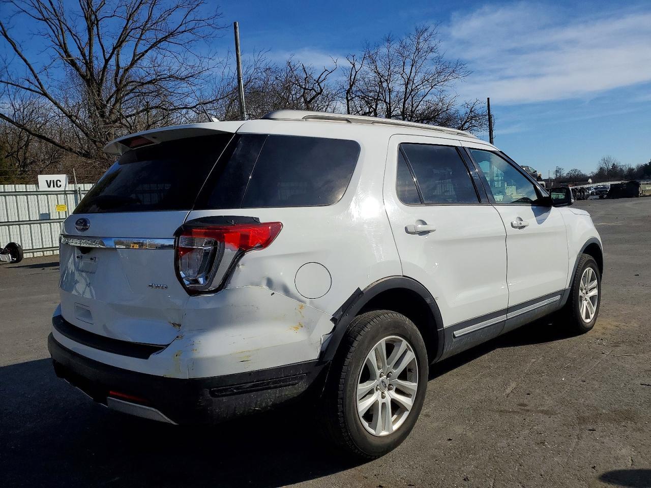 2019 Ford Explorer Xlt - Фото 3