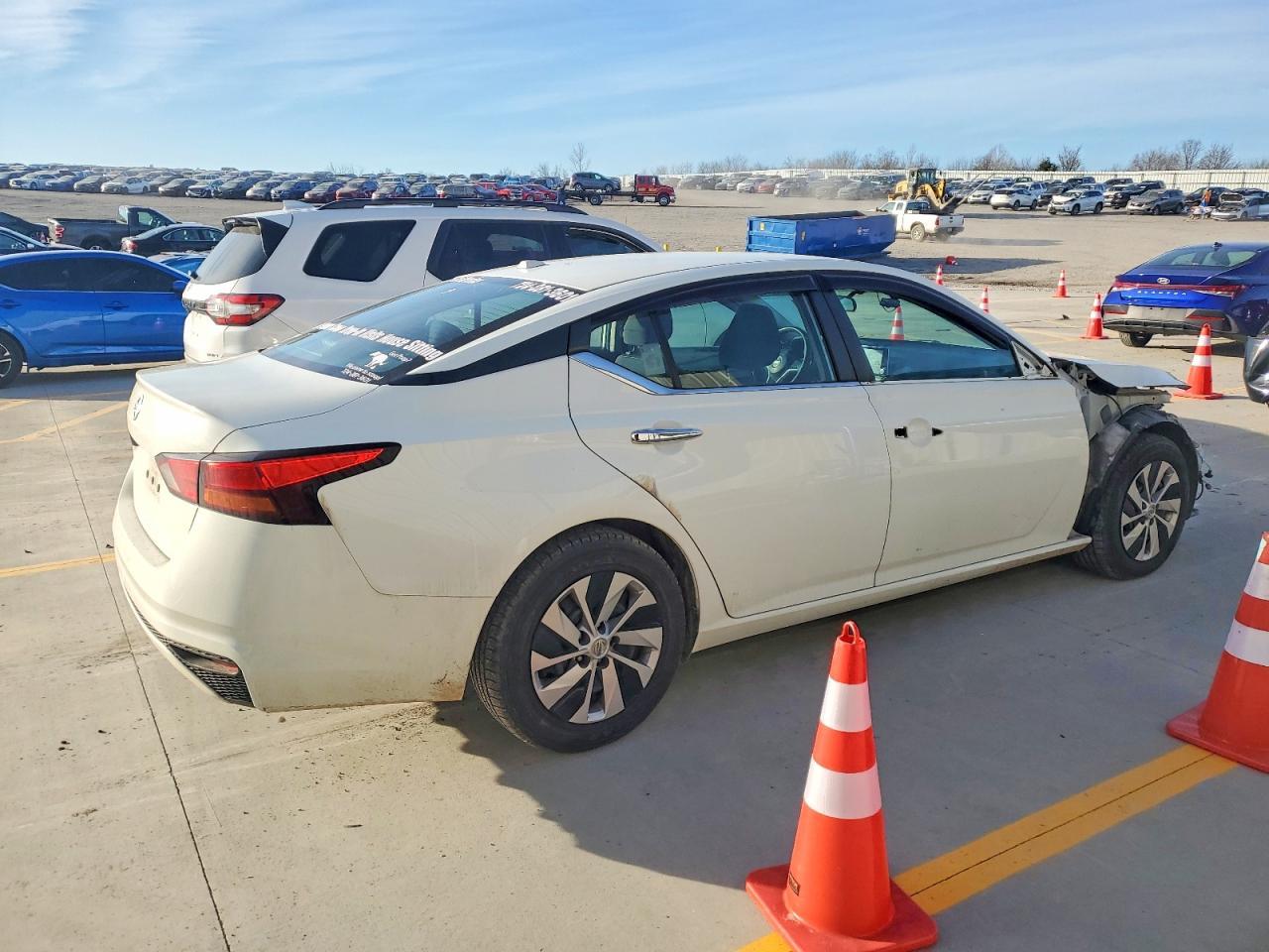 2020 Nissan Altima S - Фото 3