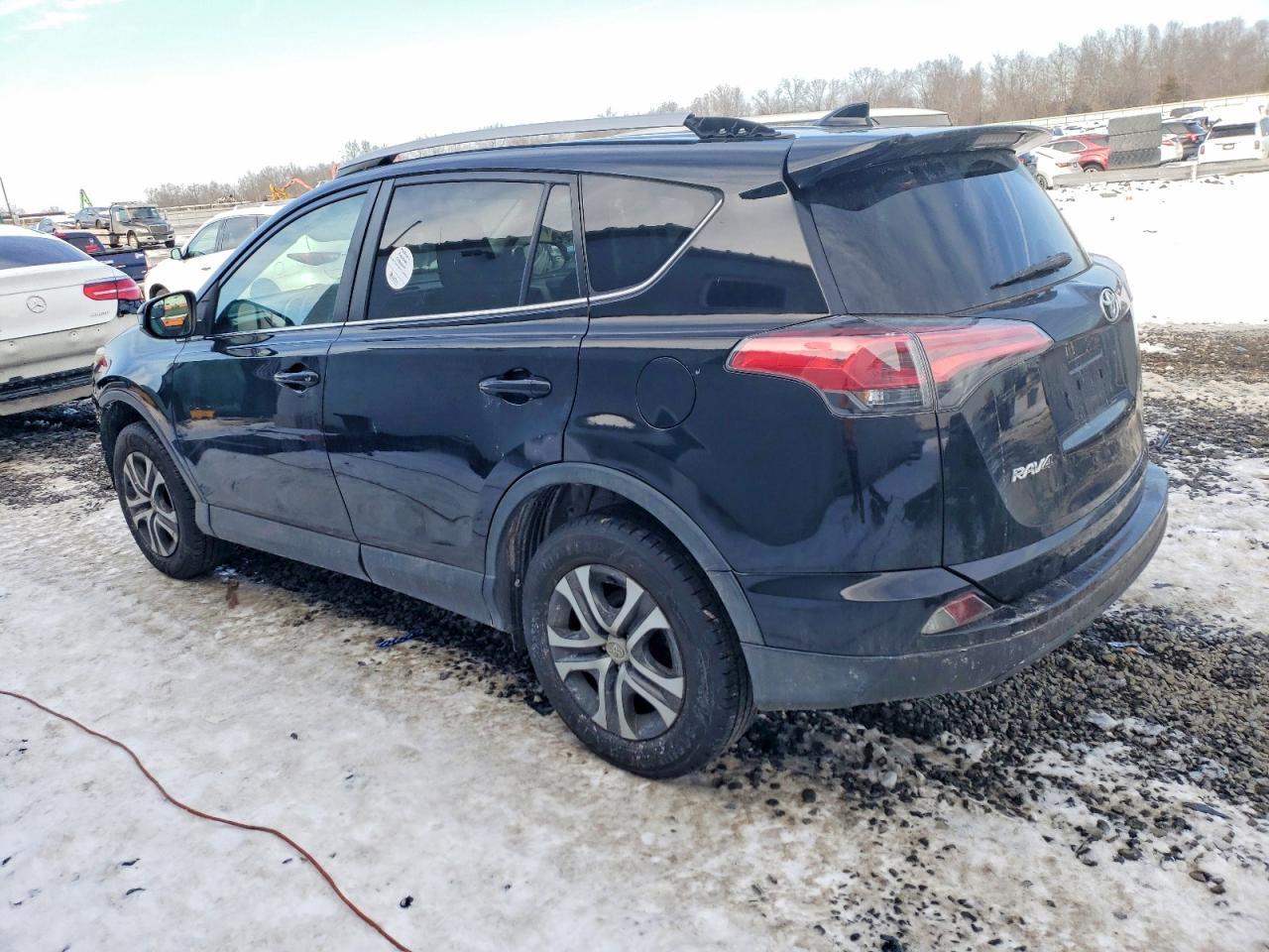 2017 Toyota Rav4 Le - Фото 2