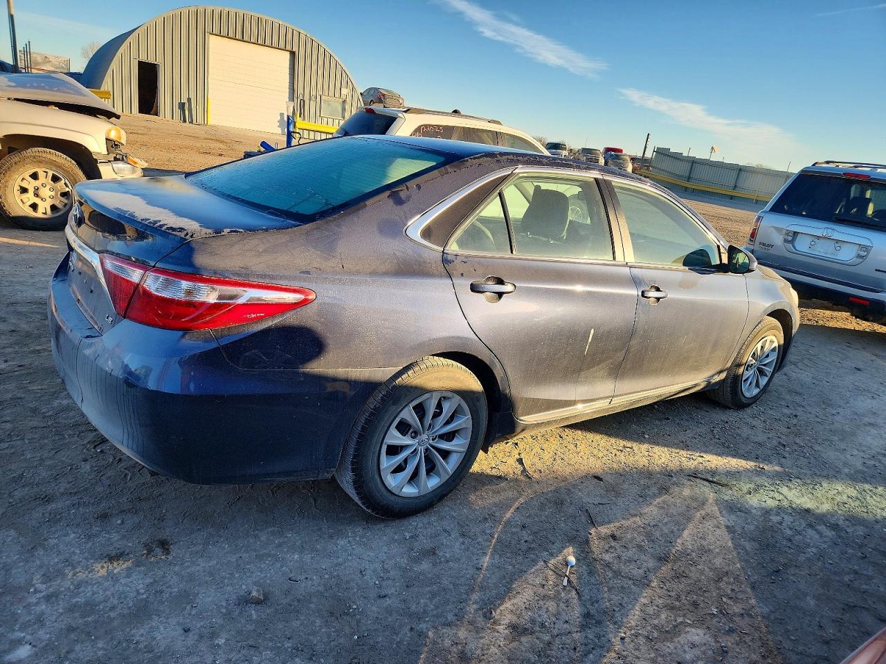 2016 Toyota Camry Le - Фото 3