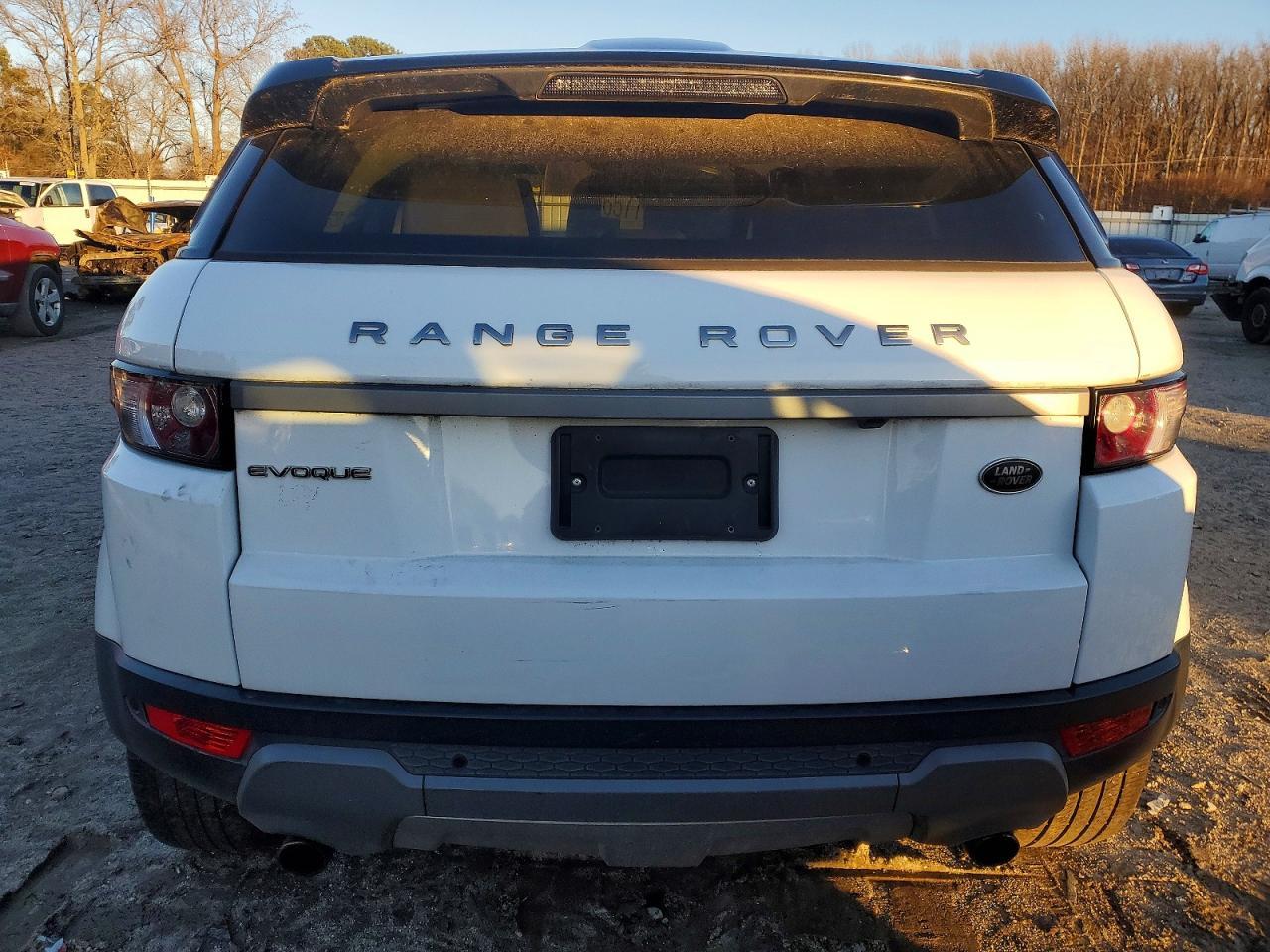 2015 Land Rover Range Rover Evoque Pure Plus - Image 6