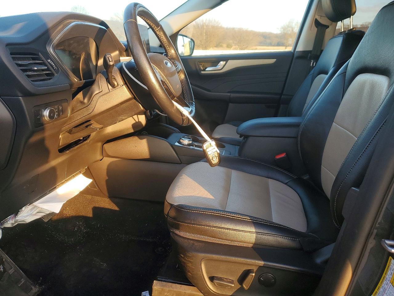 2022 Ford Escape Titanium - Image 7