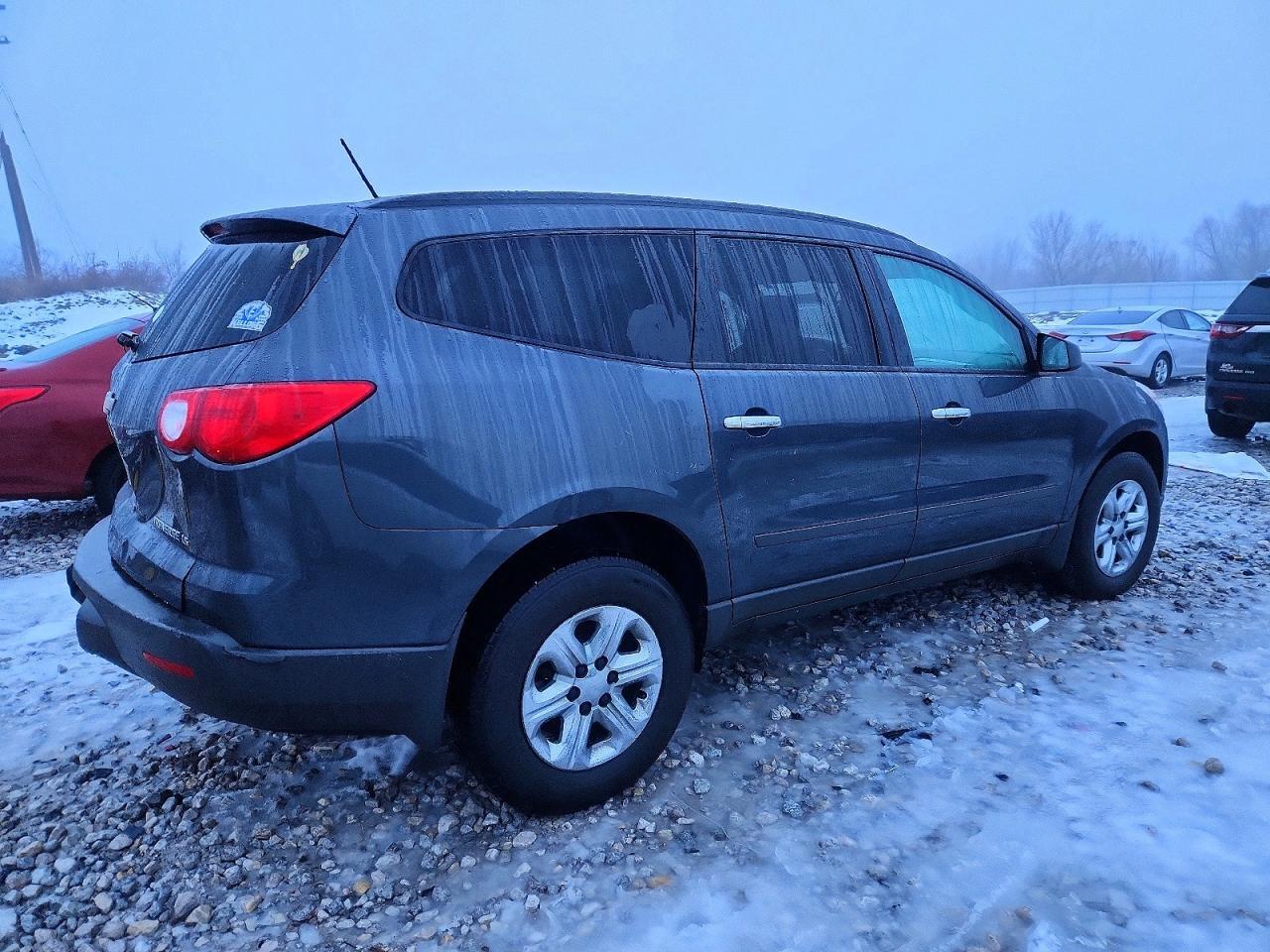 2011 Chevrolet Traverse Ls - Фото 3