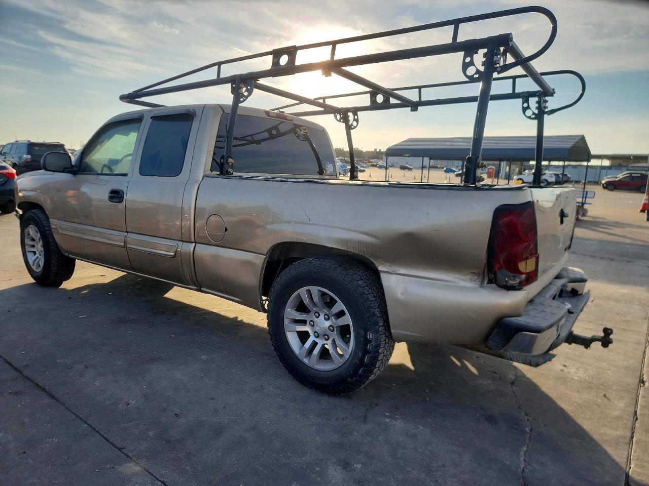2004 Chevrolet Silverado C1500 - Фото 2