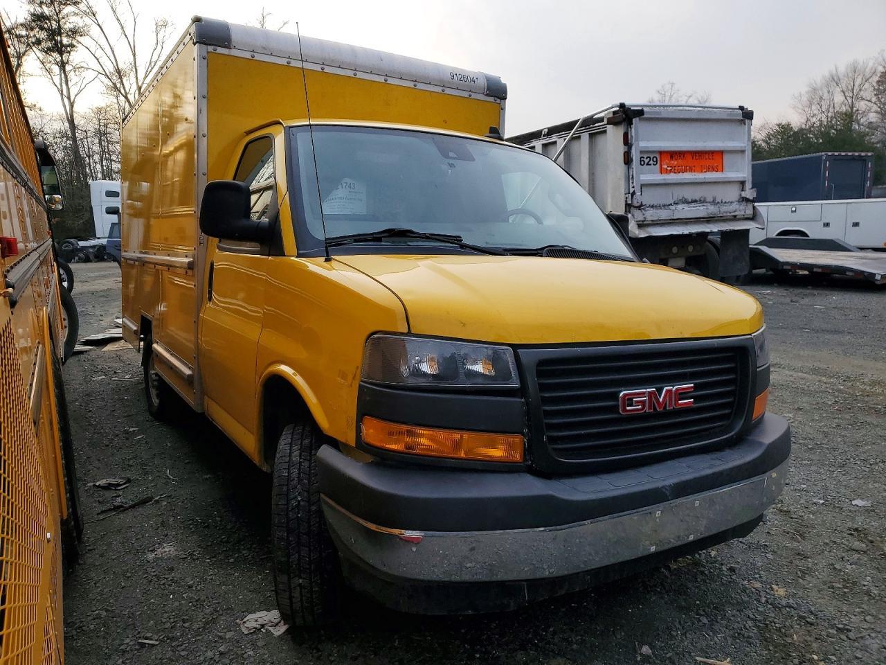 2022 GMC Savana G3500 - Box Truck *** Prior Fleet *** - Image 4