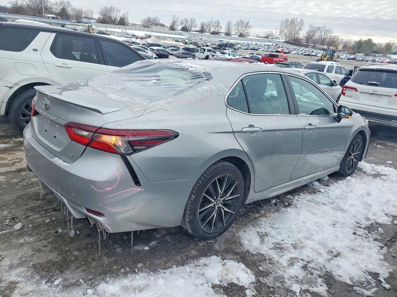 2022 Toyota Camry Se - Image 3