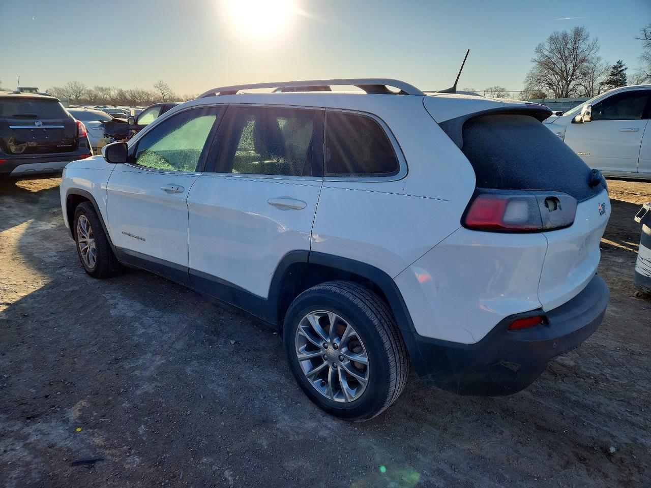 2019 Jeep Cherokee Latitude Plus - Image 2