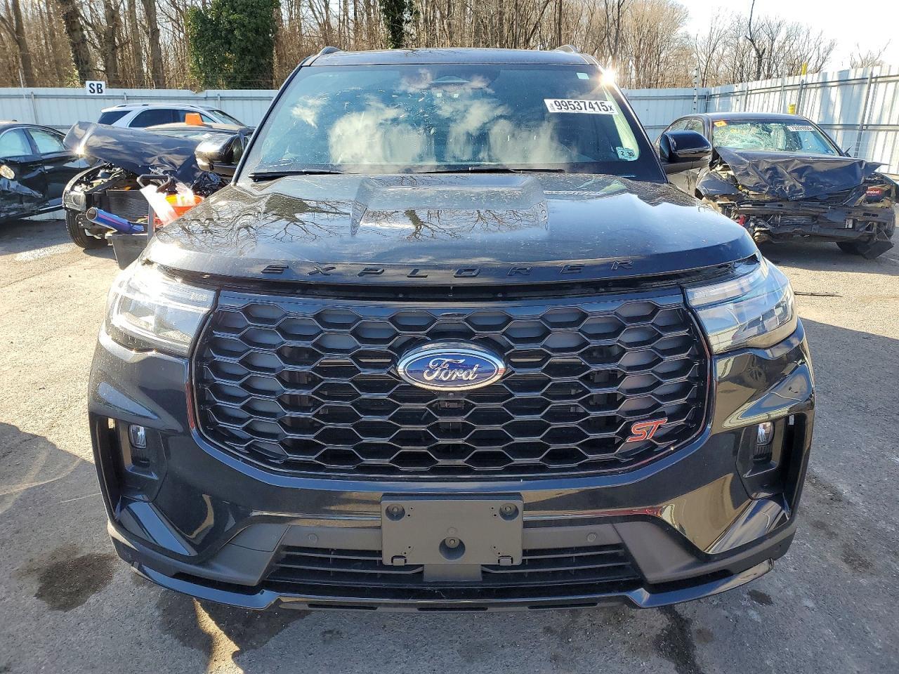 2025 Ford Explorer St - Image 5
