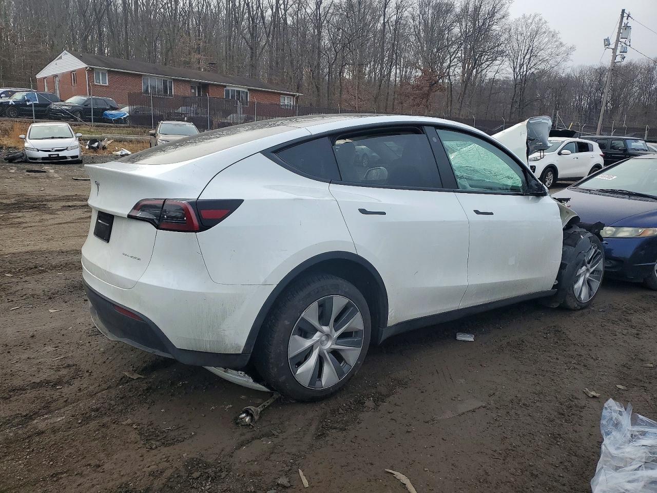 2023 Tesla Model Y - Image 3