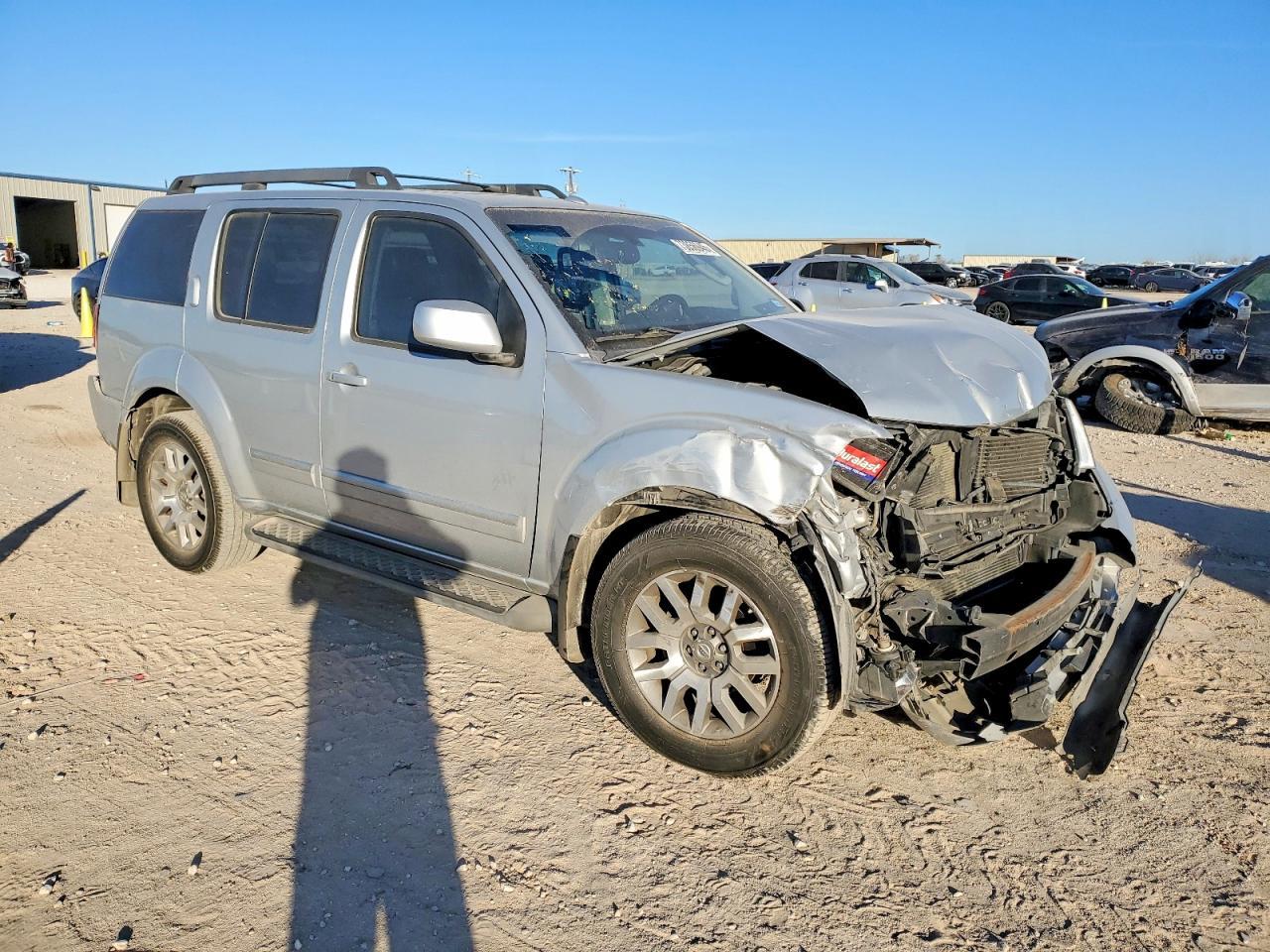 2011 Nissan Pathfinder S - Image 4