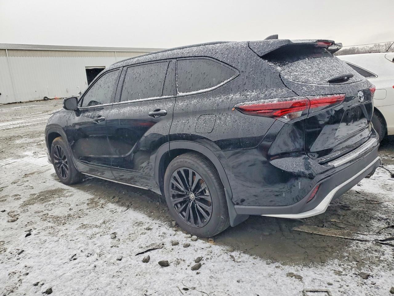 2024 Toyota Highlander Le - Image 2