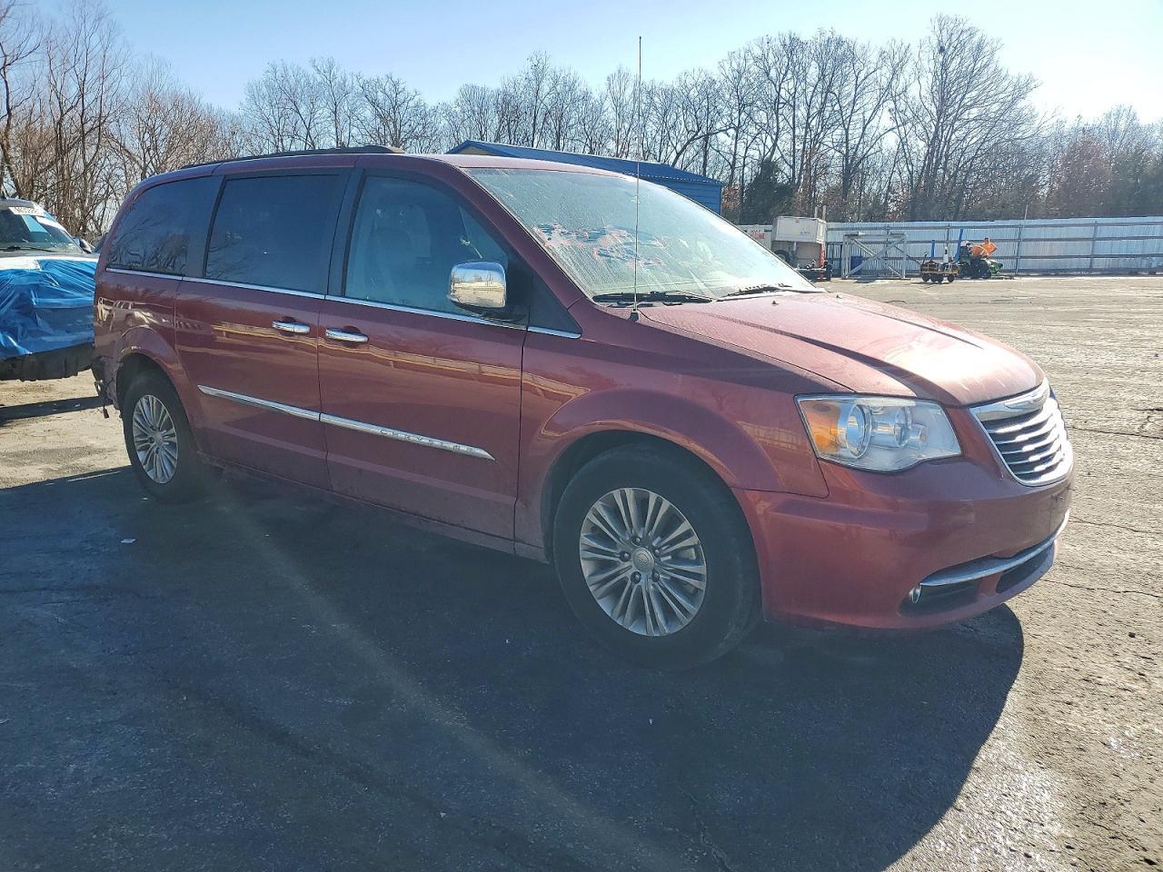 2016 Chrysler Town & Country Touring L - Image 4