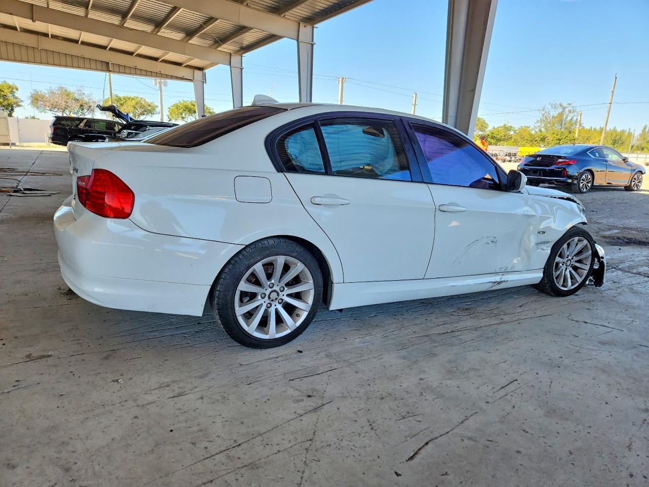 2011 BMW 328 I - Image 3