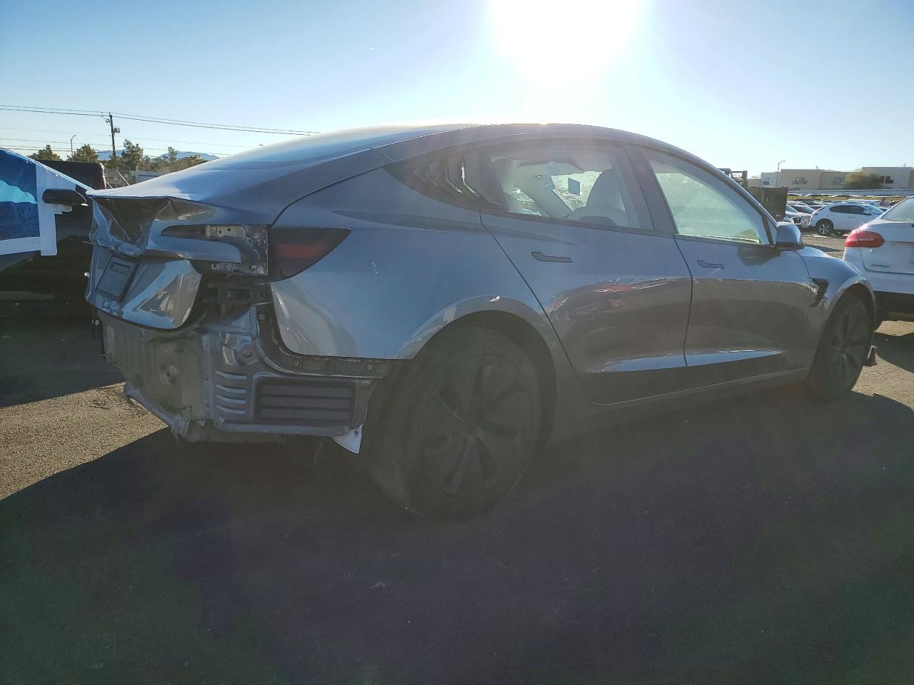 2024 Tesla Model 3 - Фото 3